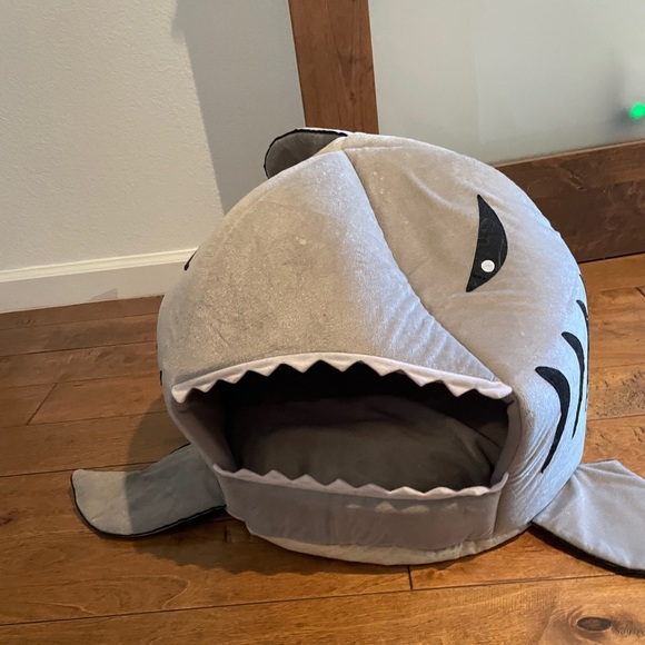 SOLD Shark dog house hut dog bed